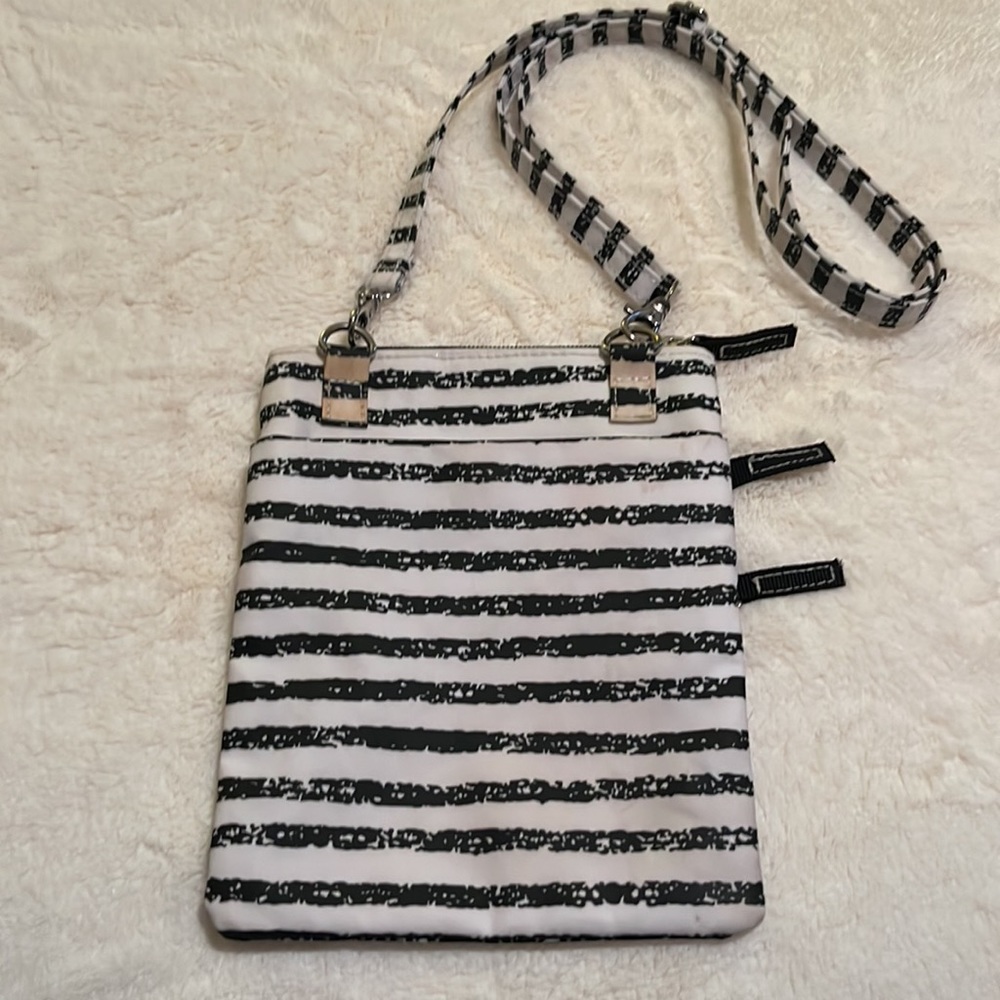 SCOUT Minnie Mouse Crossbody Bag - Picture 4 of 11